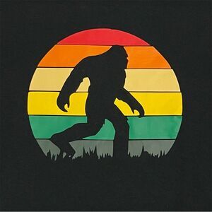 Gildan Heavy Cotton Retro Bigfoot Silhouette T-Shirt Black Size Large NEW